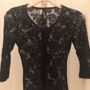Black lace 3/4 sleeve top